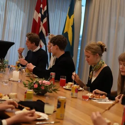 Deltakere samlet på seminar